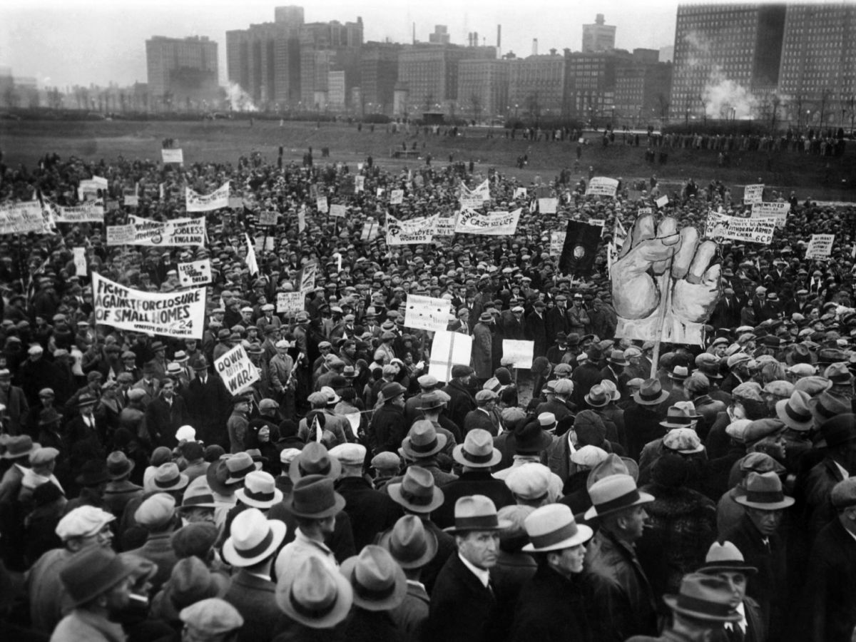 <p style="text-align: left;">Protest 20.000 nezaposlenih u Čikagu u vreme Velike depresije.</p>