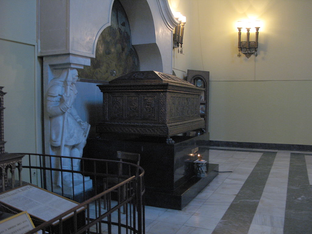 1024px-Sarcophage_de_Stefan_Dušan,_église_Saint-Marc,_Belgrade