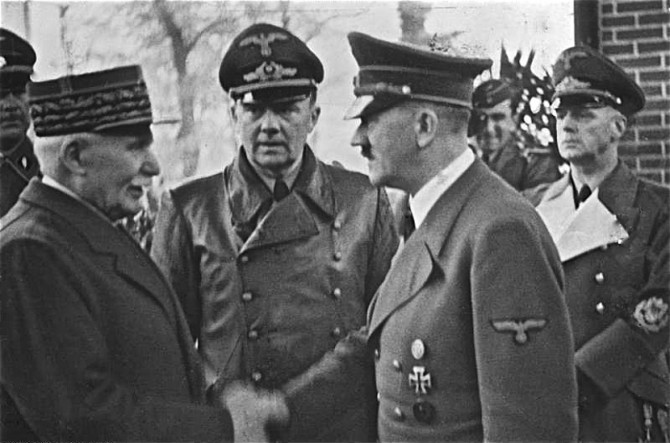 Susret-francuskog-marsala-Petena-celnika-tzv.-Visijevske-Francuske-sa-samoproklamovanim-nemackim-firerom-Adolfom-Hitlerom-oktobra-1940-670x443