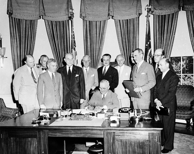 800px-Truman_signing_North_Atlantic_Treaty