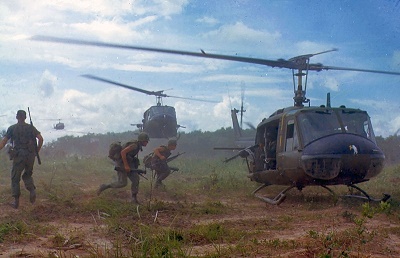 800px-UH-1D_helicopters_in_Vietnam_1966