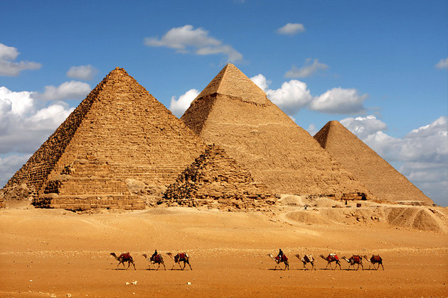 egypt-cairo-pyramids-of-giza-and camels-2